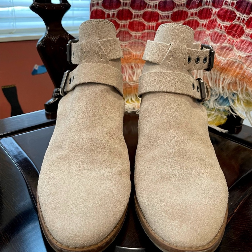 Dolce Vita Tove Nude Suede Double Buckle Cutout Ankle Boots 9